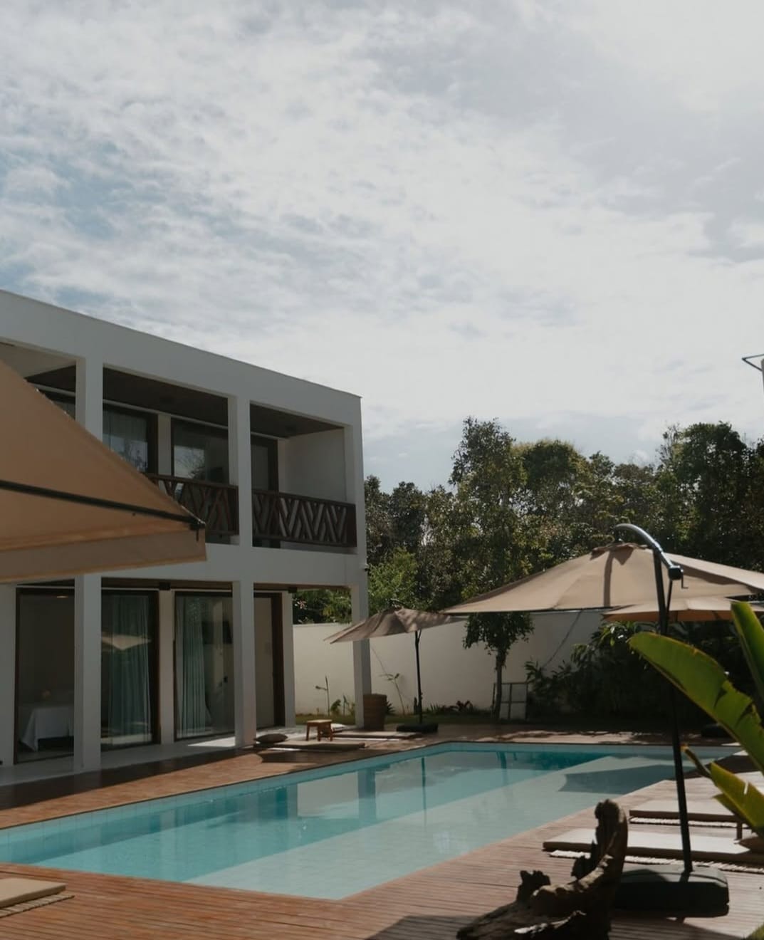 Piscina com vista para os quartos
