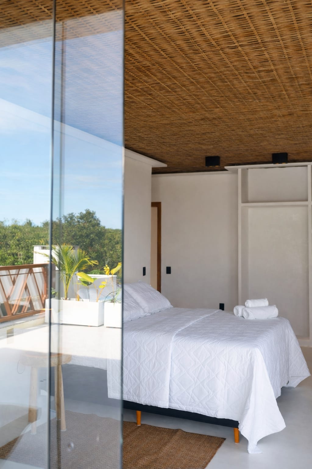 Suíte master com vista para a mata