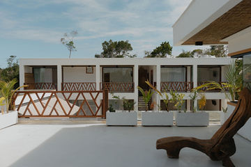 Fachada dos quartos com varanda