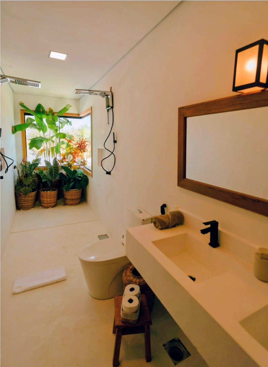 Banheiro master com jardim interno